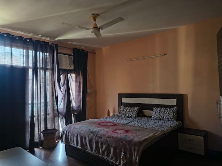 Peaceful Room In Spacious Flat With Kitchen - Chandigarh