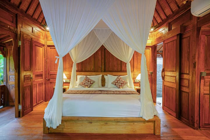 Romantic Joglo Villa W/ Pool & Floating Breakfast - Indonesia