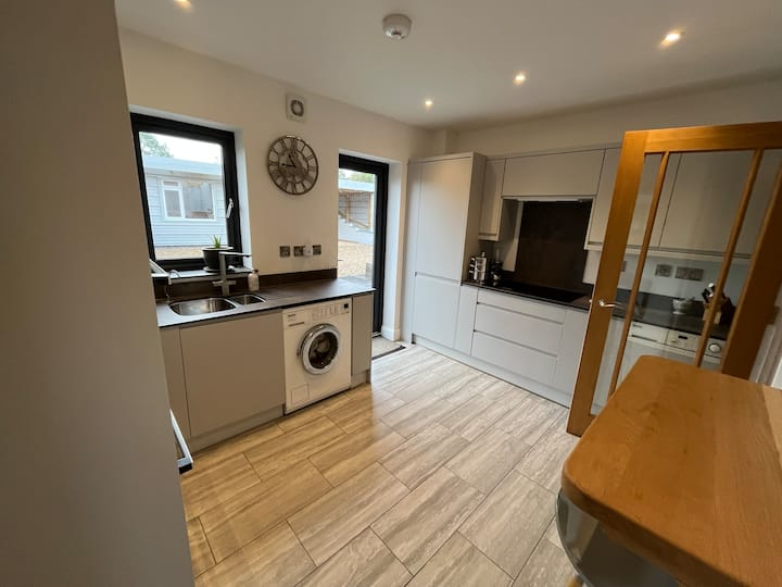 Modern Spacious Country Self-contained Suite - Somerset