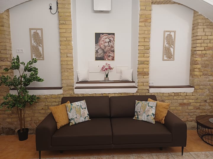 Cozy “Yellow Flowers” Apartment In Old Town - Vilnius