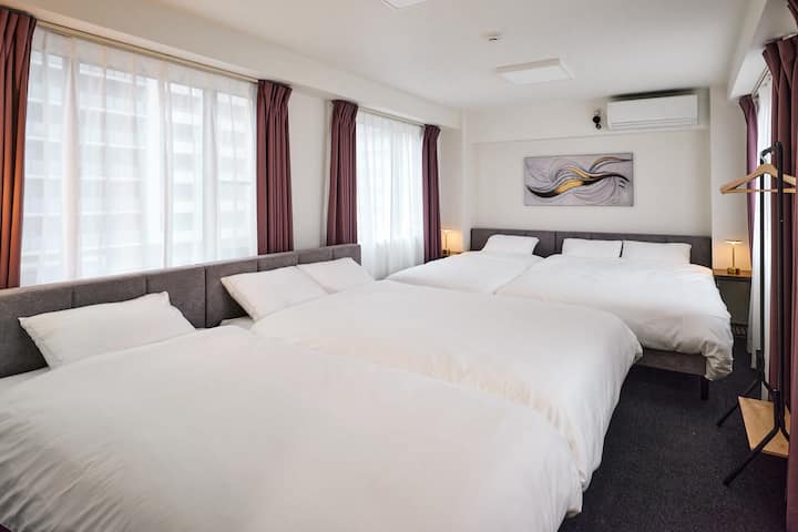 Chumba cha kulala cha ghorofa ya 4
Kitanda cha watu wawili (sentimita 140 × sentimita 200) × 2
Vitanda 2 vya mapacha (sentimita 100 x 200)

Choo 1