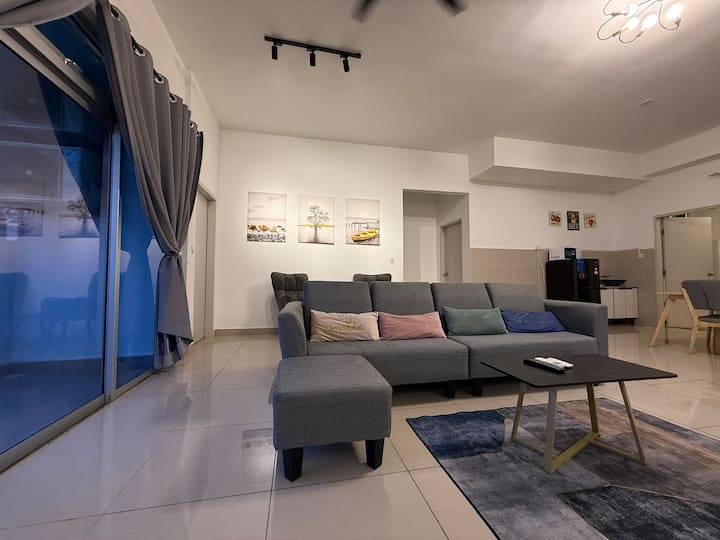 New Spacious 3br Ensuite + Pool Near Aeon Datoonn - Johor Bahru