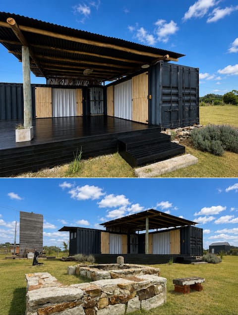 Excellent house with ocean views and an exclusive area