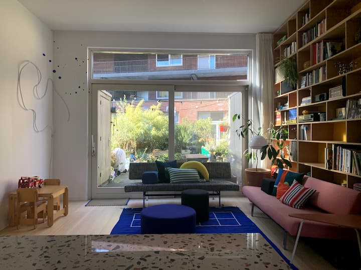 Colorful Townhouse Close To The City Center - Diemen