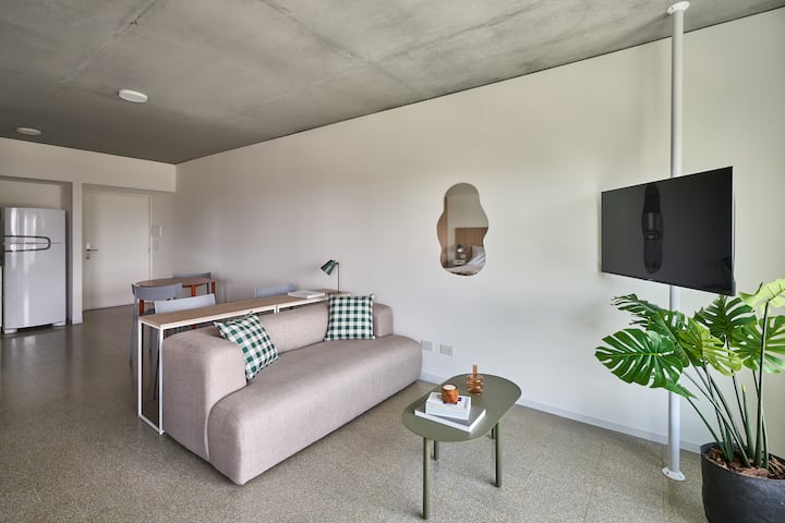 Monoambiente en Monserrat con balcón en Huergo 475