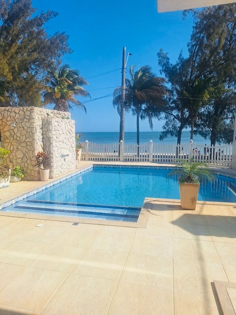 Casa Azul Praia Linda [Beautiful Blue Beach House]