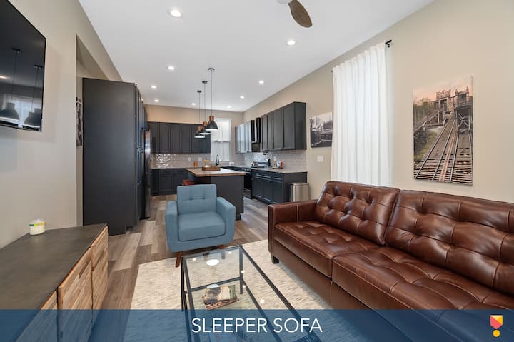 Stylish Townhouse With Game Room, King Suite - Cincinnati, OH