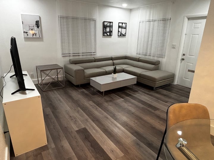 1 Bedroom Apartment Just Remodeled - Hollywood, FL