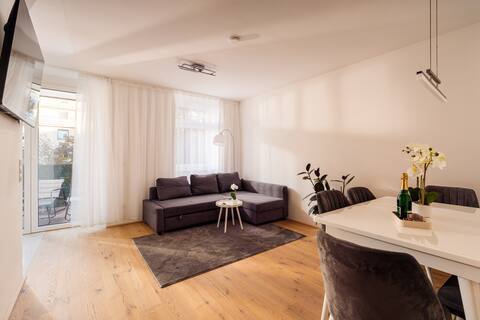 Top Airbnb: Melody Apartments I 2BR & Spacious Terrace, Grill in Floridsdorf