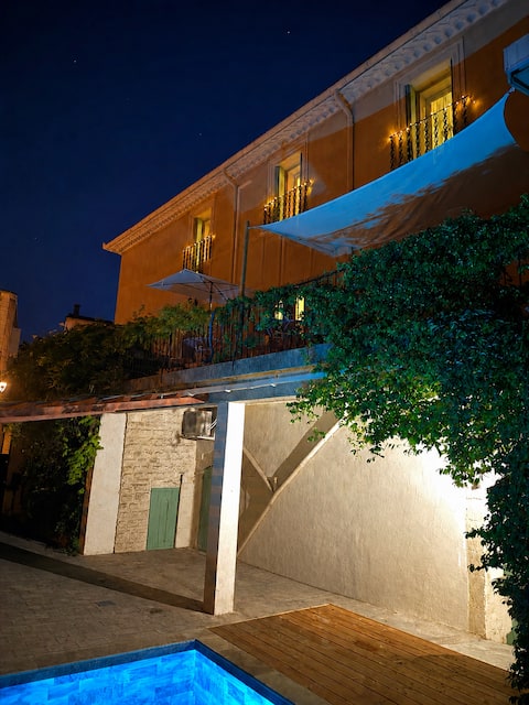 320m² Villa | Sleeps 10–16 | Pool | A/C