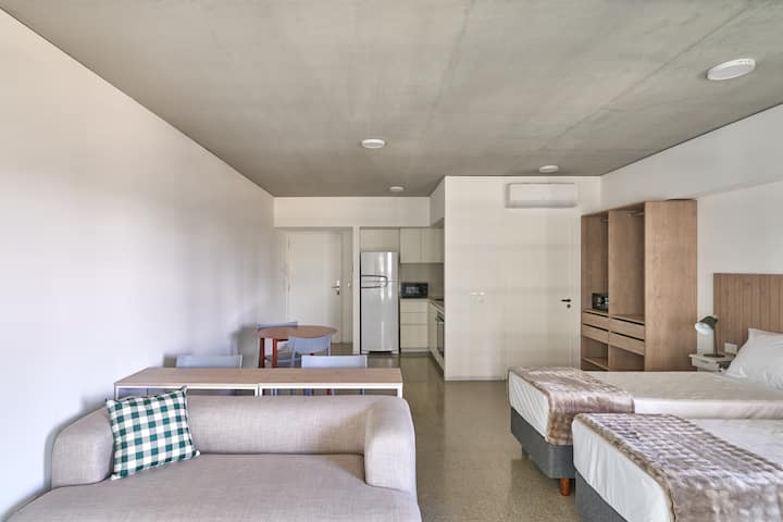 Monoambiente con balcón en Monserrat