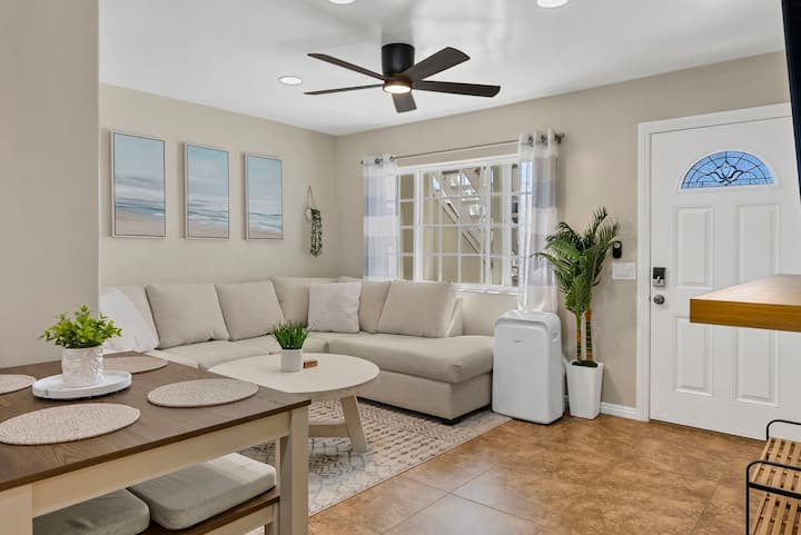 Beach Escape, Private Patio, A/c, Bikes & King Bed - Newport Beach, CA