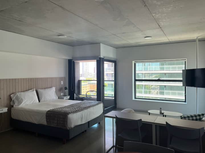 Monoambiente en Monserrat con balcón en Huergo 475