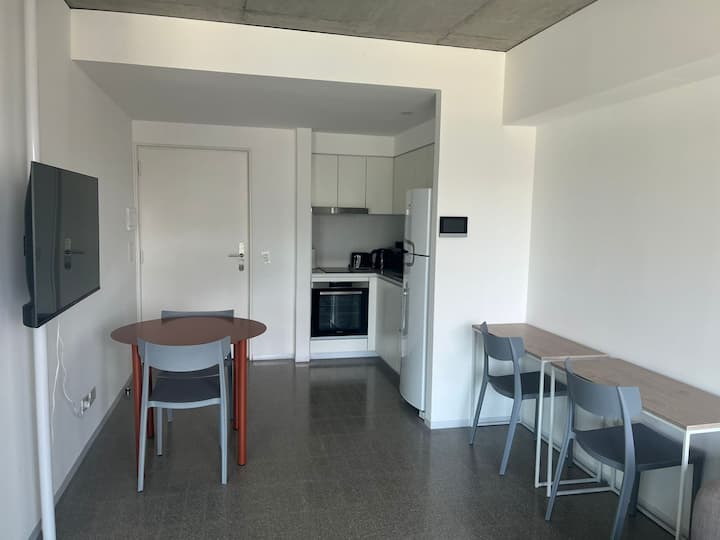 Studio apartment in Monserrat with private balcony