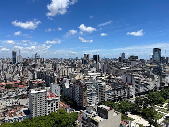 Monoambiente en Monserrat con balcón en Huergo 475
