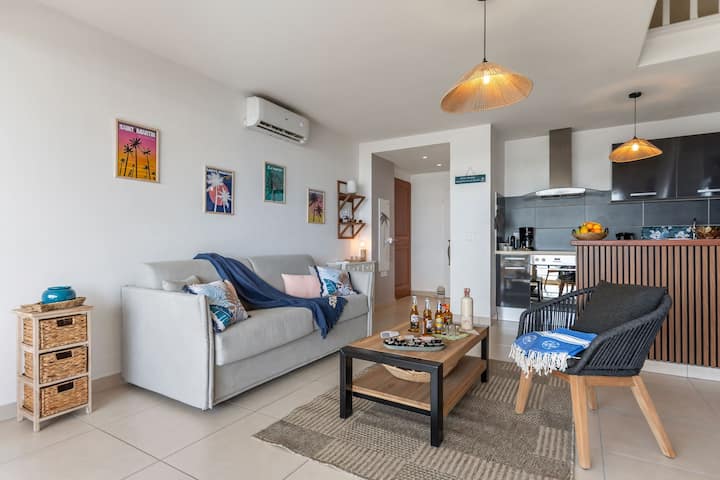 Dnevni boravak s kaučem na razvlačenje,
Smart TV
Otvorena kuhinja