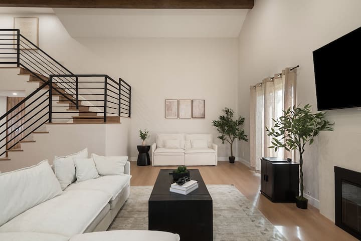 Luxe Disney Villa | Heated Pool, Spa, Golf, Sauna - Yorba Linda, CA