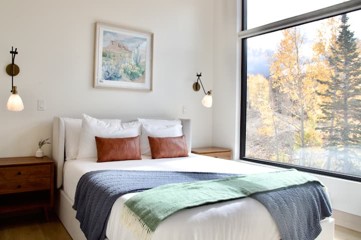 -大号双人床
-400支棉床单
-带浸泡式浴缸和淋浴间的套房卫生间