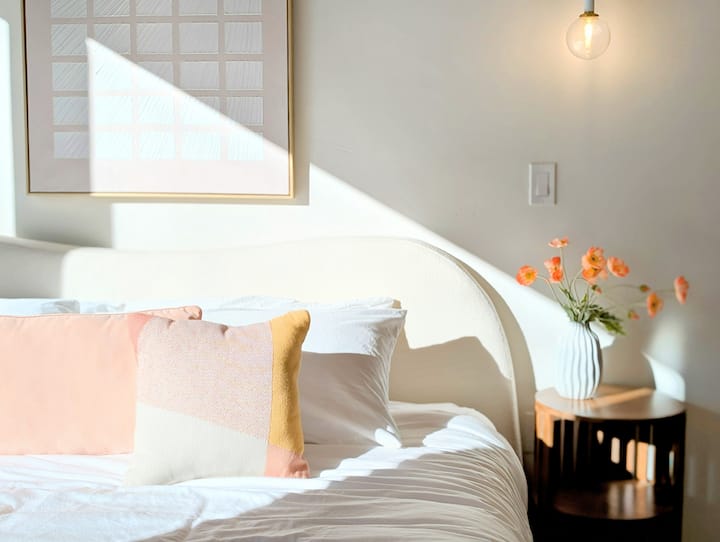 -加大双人床
-400支棉床单
-带双盥洗台的套房卫生间