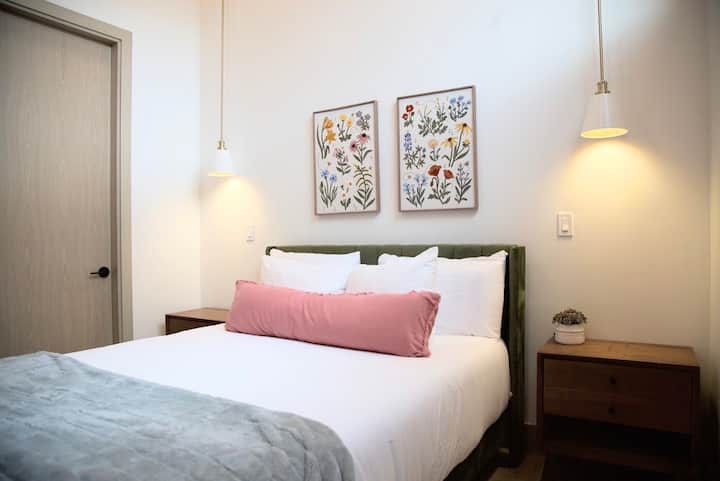 -大号双人床
-400支棉床单
-套内卫生间