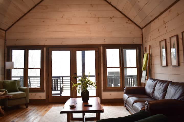 Upscale Cabin Escape: Hot Tub, Pool Table & 3 Fps - Blue Ridge, GA