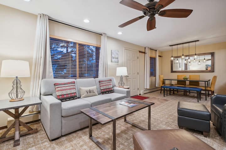 Priestranný obývací priestor so všetkými základnými potrebami pre váš pohodlný pobyt u nás.