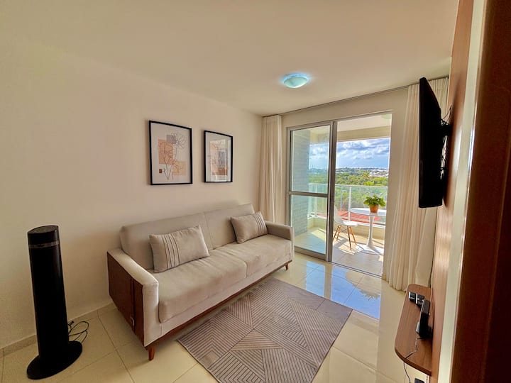 SALA DE ESTAR:

- Televisión INTELIGENTE de 55 pulgadas con 150 canales cerrados.
- Aire acondicionado de 18 000 barriles.
- Sofá cama (tamaño doble, hasta 2 personas)
- Wi-Fi de 500 MB.
- Mesa para comidas (hasta 2 personas).