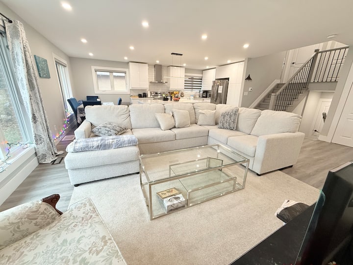 Bright Modern Room W/huge Balcony & Peaceful Views - Pickering