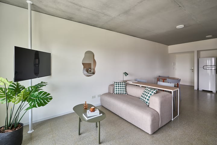 Kitnet com varanda em Monserrat