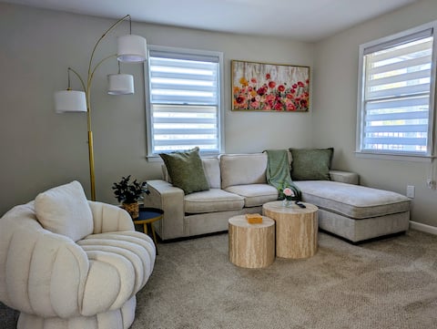 Successful Airbnb property: 4 min walk to train, 37 min to NYC 4BDRM Luxury! in Westchester County