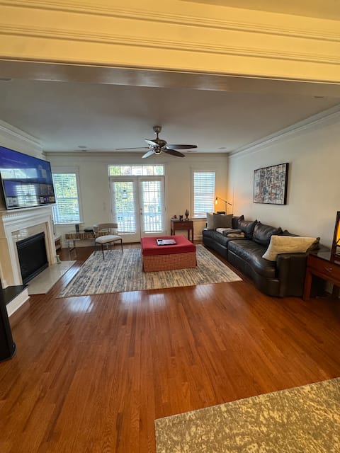 Popular Airbnb listing: Updated home near all of CLT entertainment centers in Charlotte