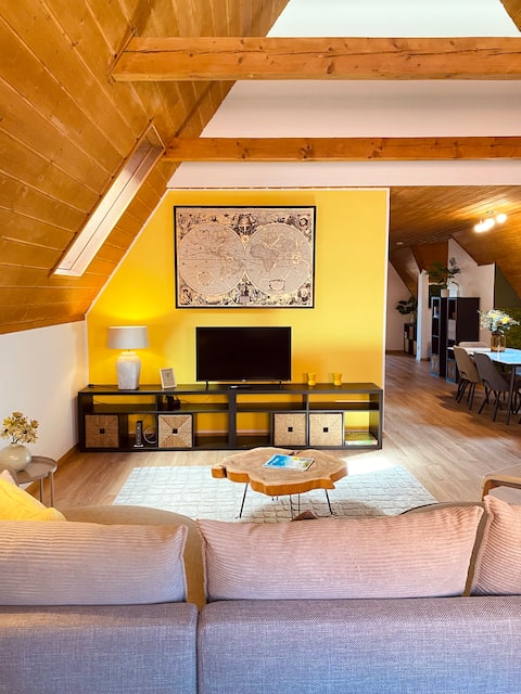 3-room penthouse apartment with chic & old town view
