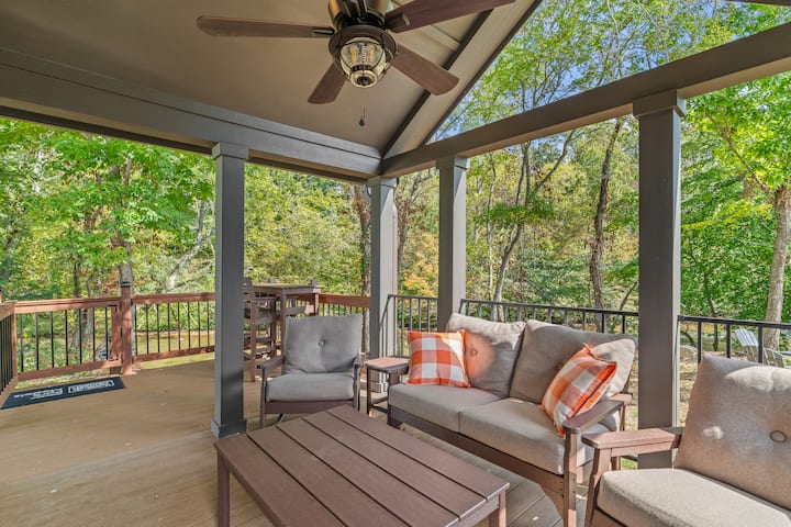 Riverfront Cabin | Sleeps 6 | Loft & Bunks - Sevierville, TN