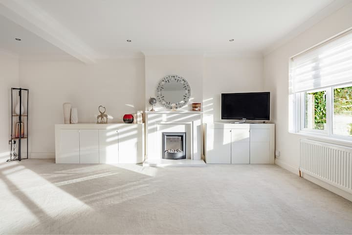 Serene 4 Bed House In Pinner - Watford