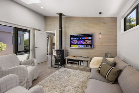 Successful Airbnb property: Bunkhouse• River Trails• Bikes• Fireplace & More in Queenstown Lakes District