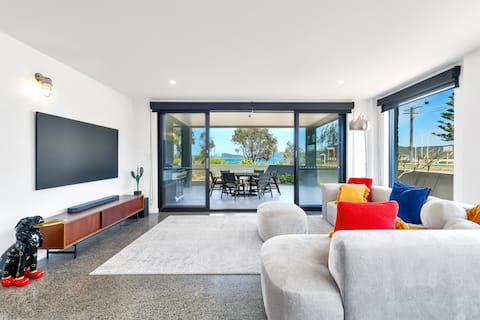 Top performing Airbnb: Beachfront Luxury • Patio w BBQ • Air-Con • WiFi in Umina Beach