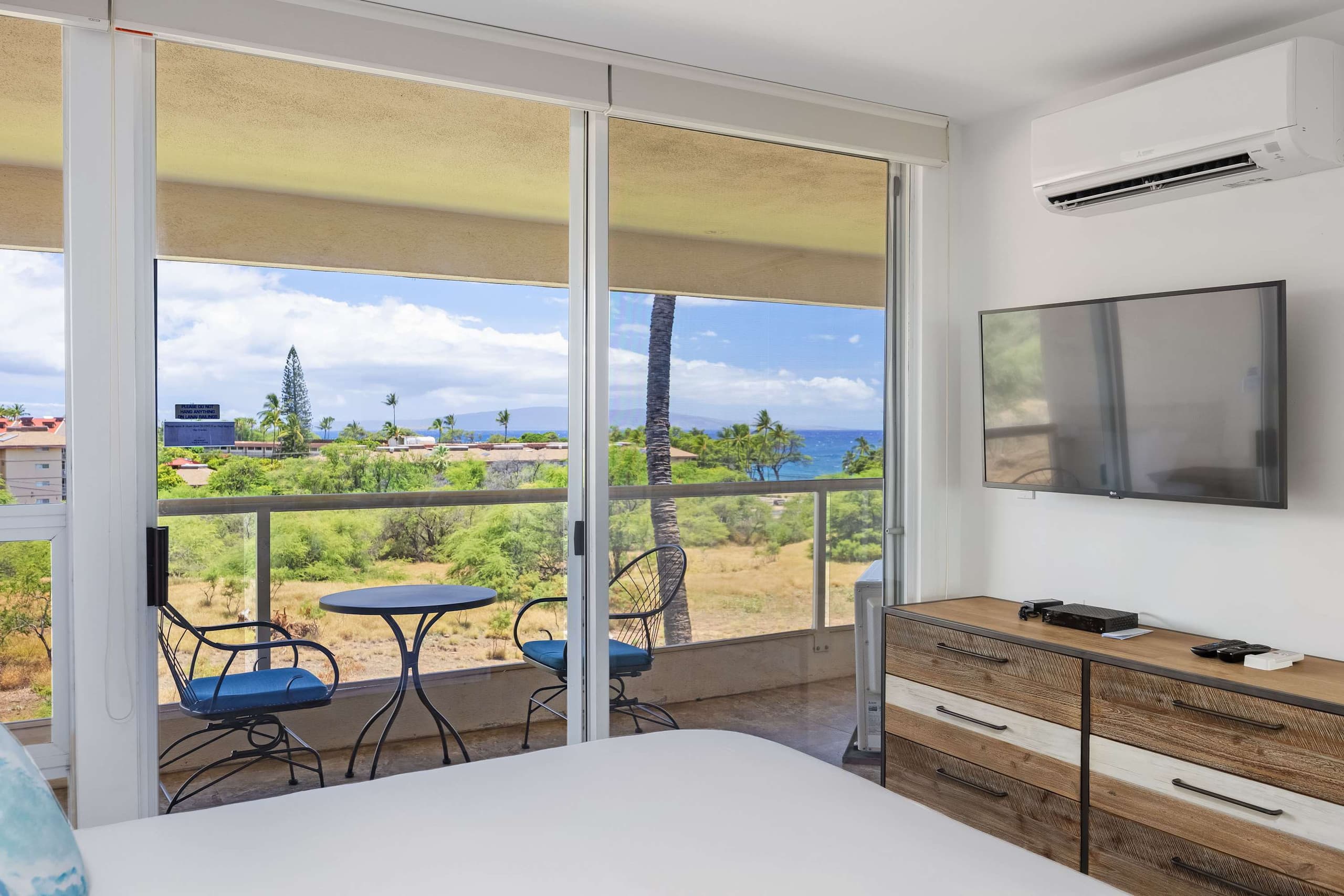 Top-floor condo w/ pool, lanai & beach access - Image 34