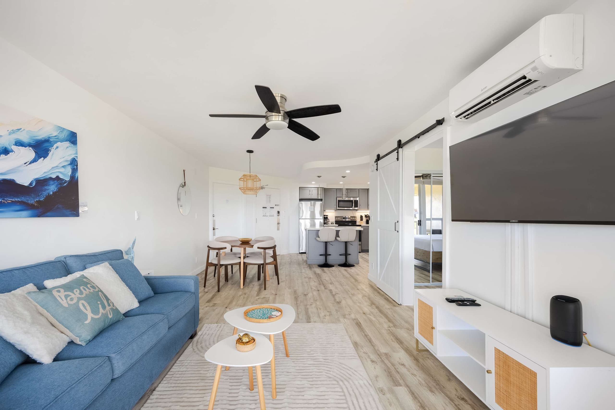 Top-floor condo w/ pool, lanai & beach access - Image 4