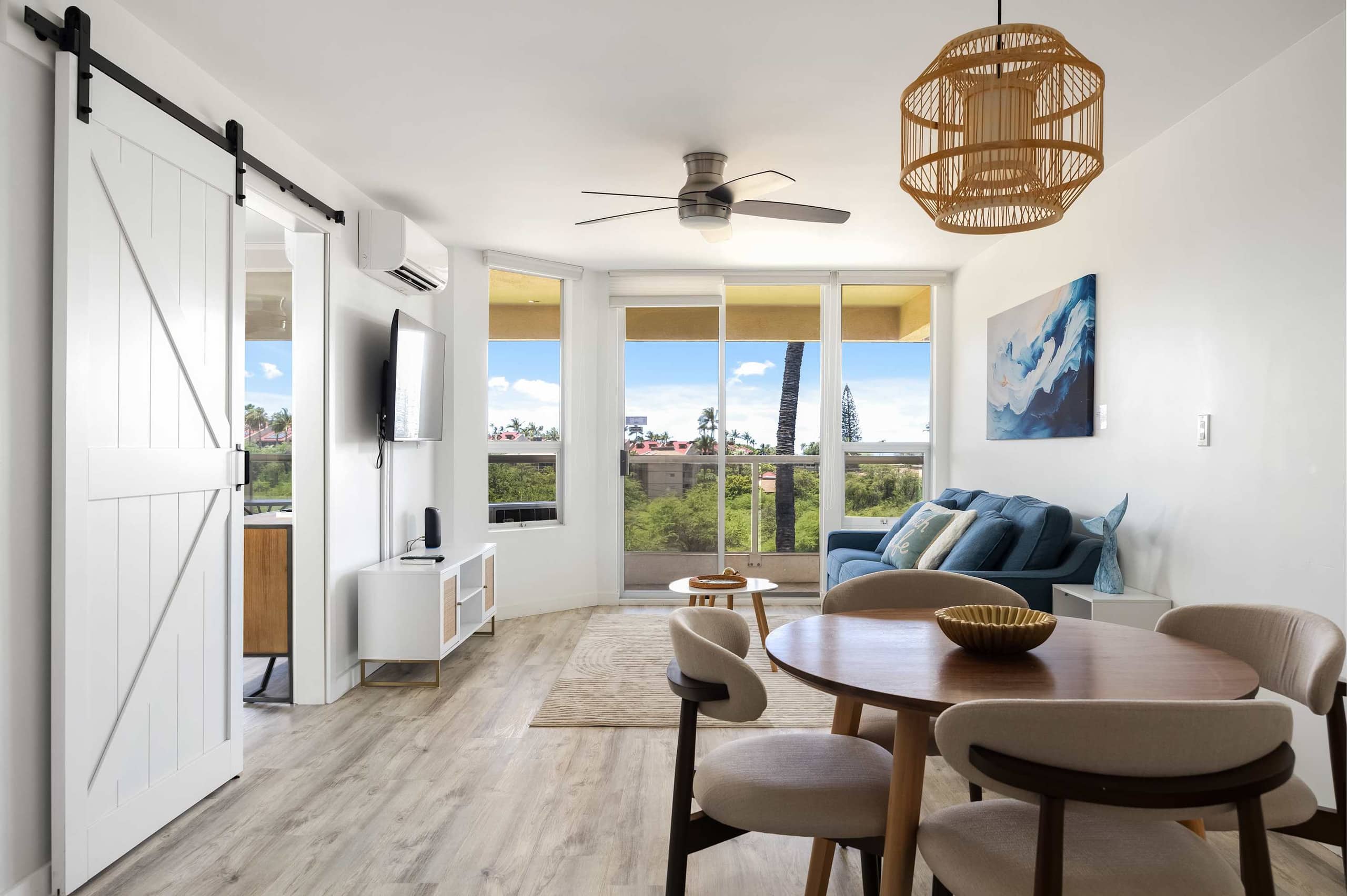 Top-floor condo w/ pool, lanai & beach access - Image 23