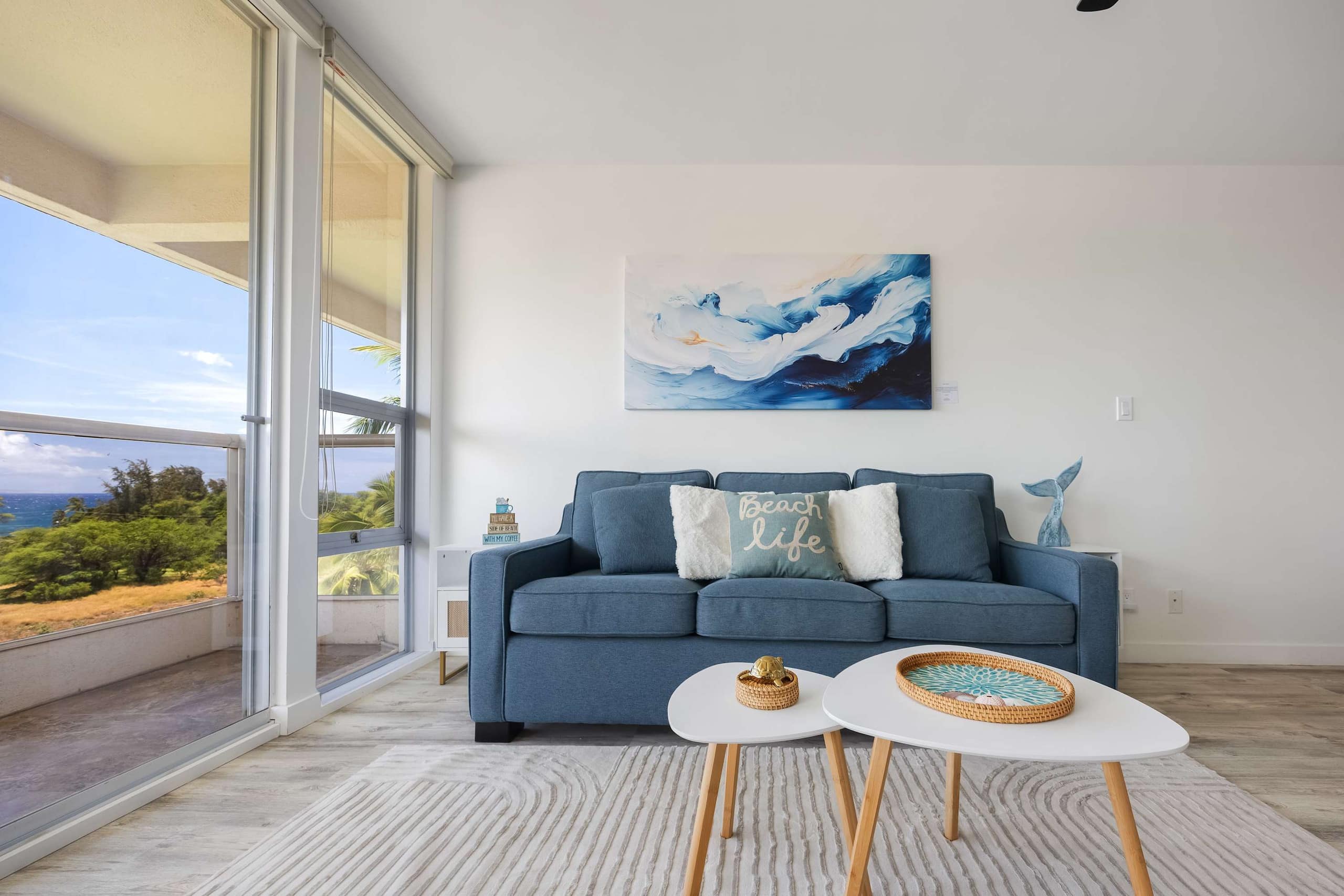 Top-floor condo w/ pool, lanai & beach access - Image 6