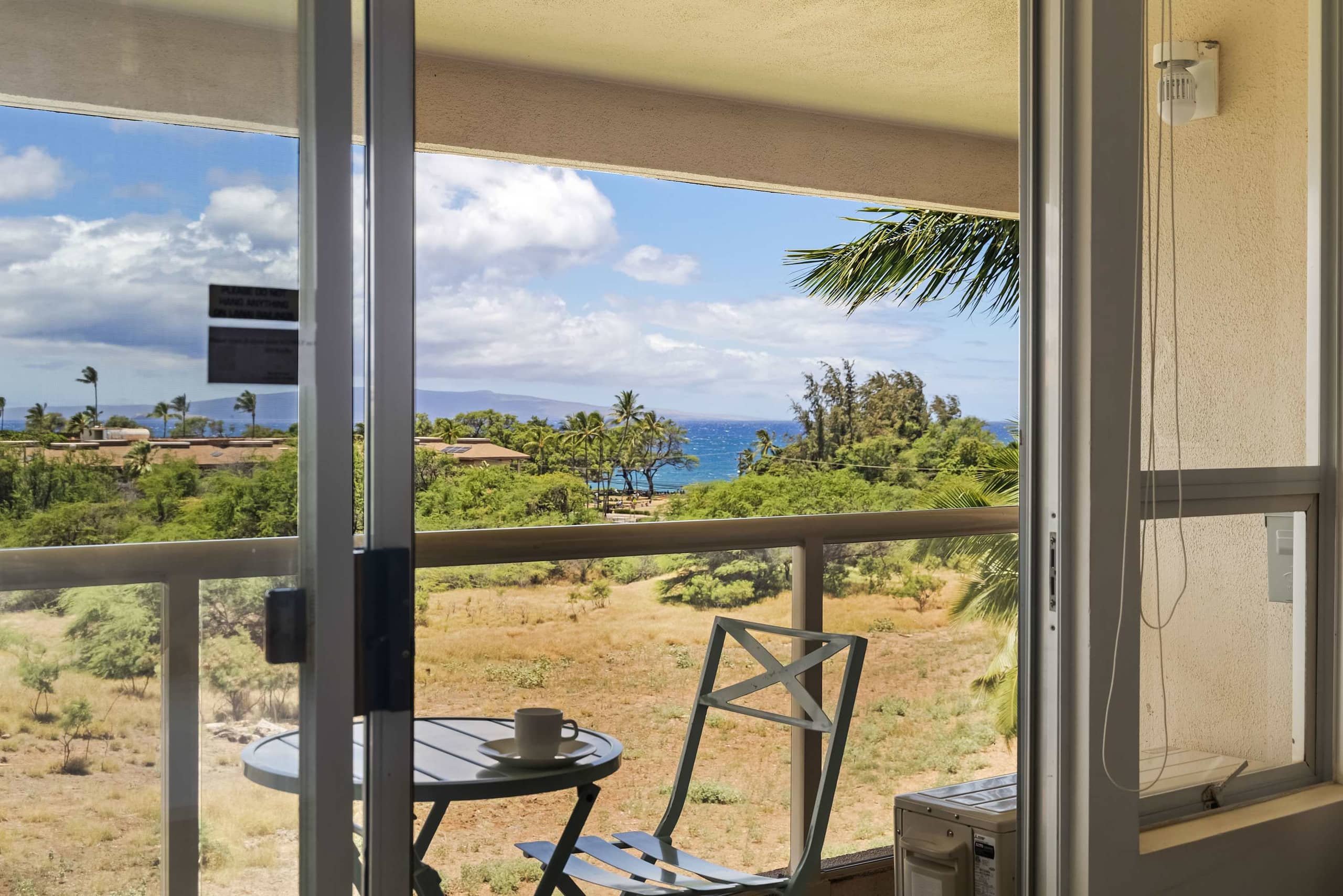 Top-floor condo w/ pool, lanai & beach access - Image 40