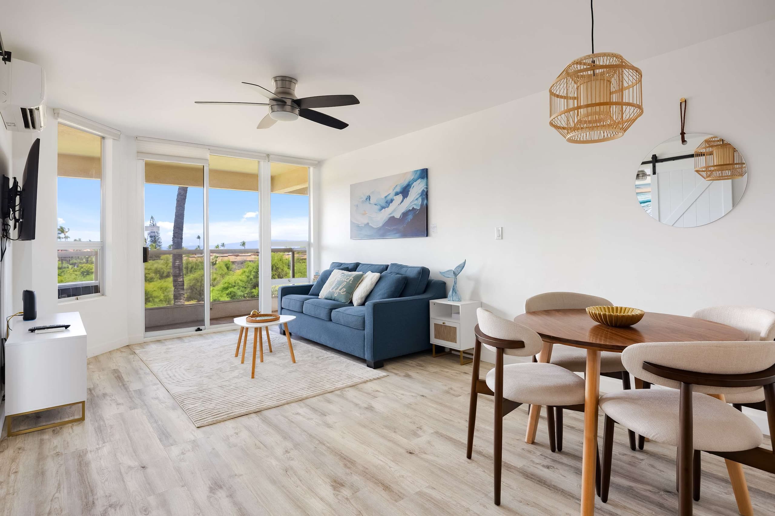 Top-floor condo w/ pool, lanai & beach access - Image 8