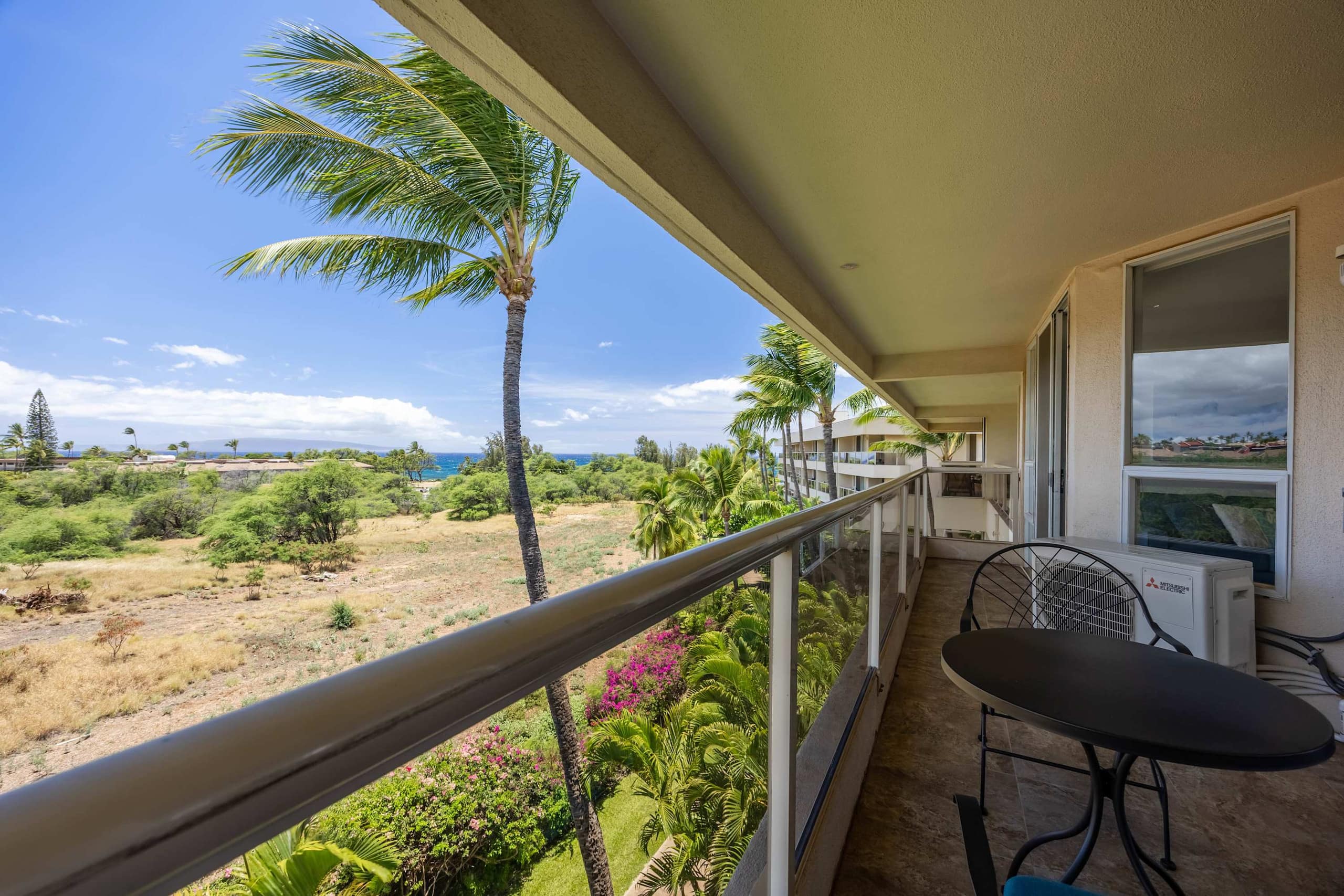 Top-floor condo w/ pool, lanai & beach access - Image 39