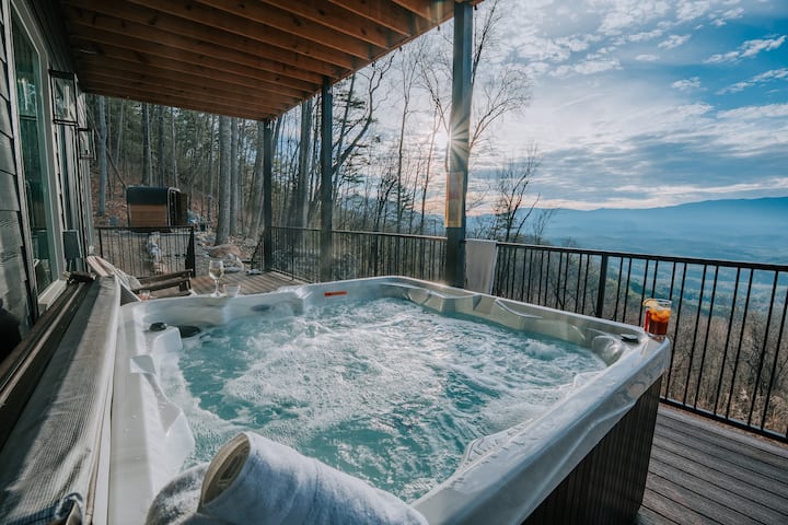 Indoor Pool • Mtn Views • Pickleball • Sleeps 20 - Tennessee