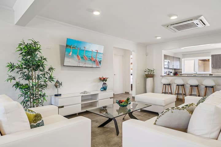Private Villa W/ Pool | 10 Min Walk To Palm Beach - Aruba
