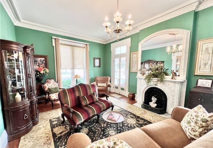 The Belvedere Inn *Bed & Breakfast* Magnolia Suite - Oswego, NY