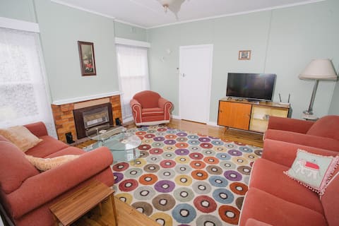 Successful Airbnb property: 2Todd - the perfect base for your KI adventure! in Kingscote