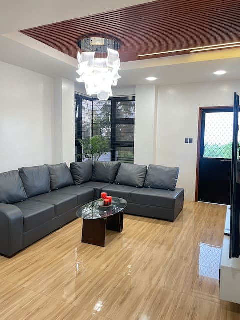 AbideHome | Wifi | 4 bedroom | Pool | Billiards |