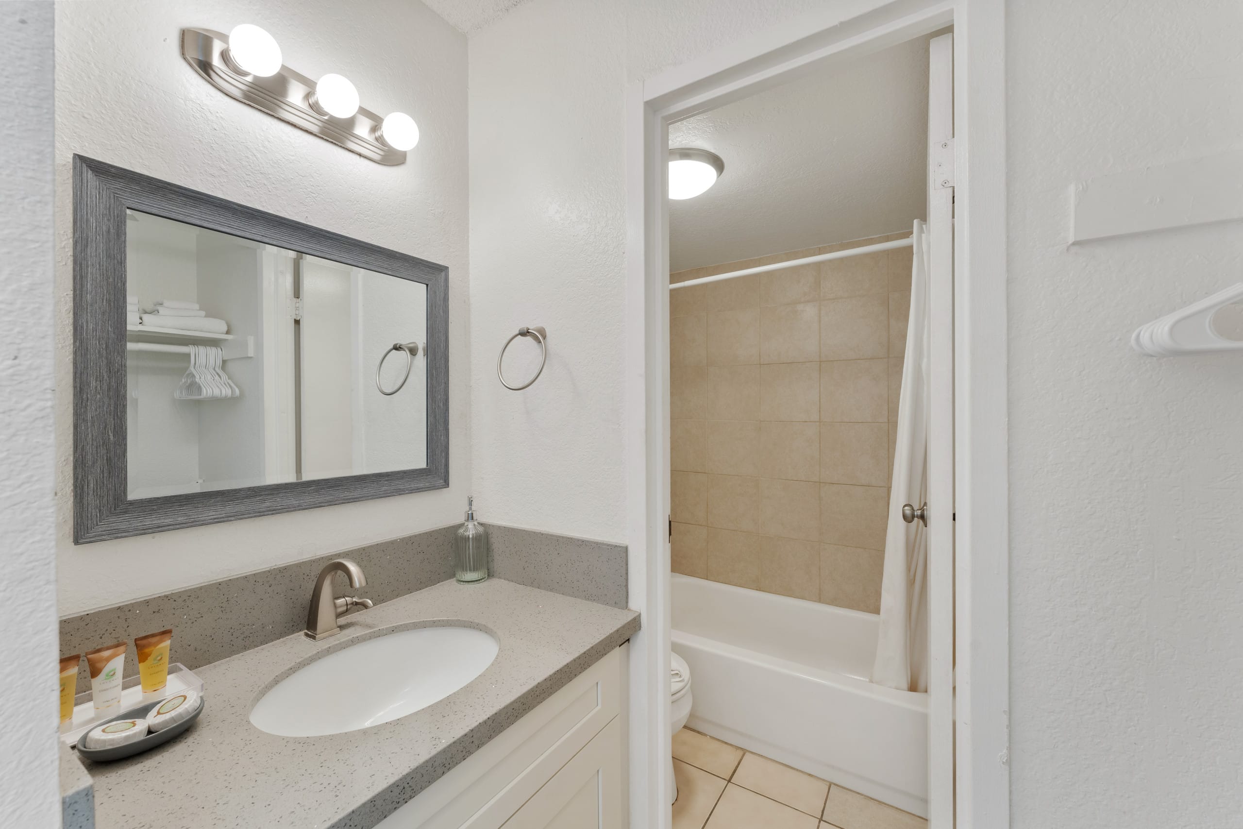 10F Convenient Cosy Studio @ Inn On the Park - Image 5