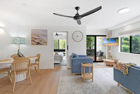 Top performing Airbnb: Ocean Views | Walk to Lagoon | Family Friendly in Cairns North